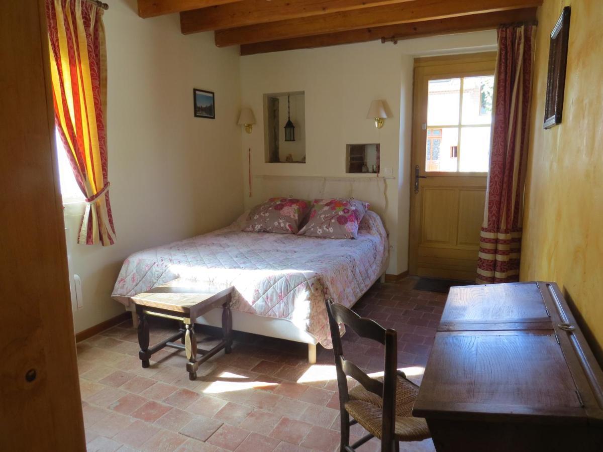Au Grand Pre Bed & Breakfast Theillay Екстериор снимка