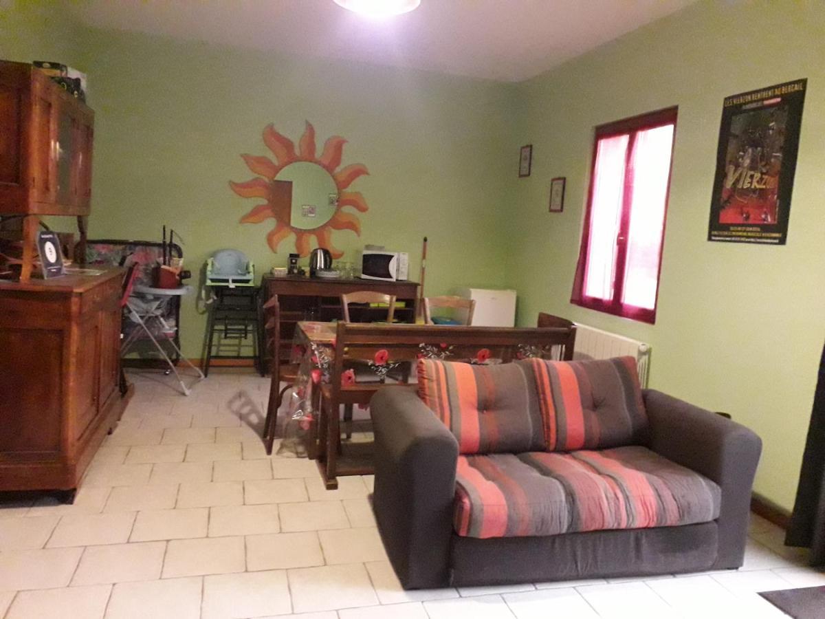 Au Grand Pre Bed & Breakfast Theillay Екстериор снимка