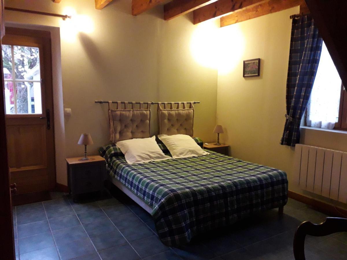 Au Grand Pre Bed & Breakfast Theillay Екстериор снимка