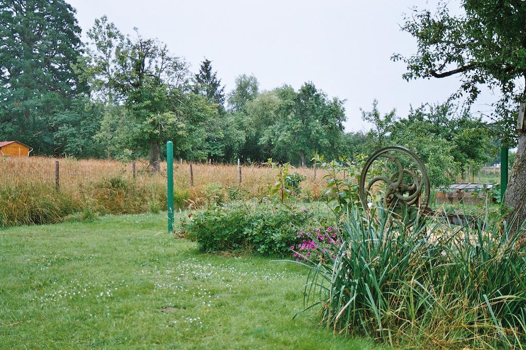 Au Grand Pre Bed & Breakfast Theillay Екстериор снимка